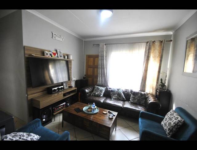 3 BEDROOM HOUSE FOR SALE IN DAWN PARK